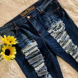 New Without tags Women’s distressed Jeans